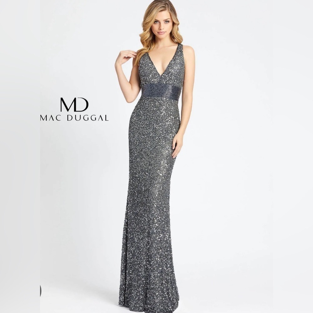 Mac Duggal 4930 Women’s Sleeveless Sequin Gown In Gray/Silver. Size 14 New $378